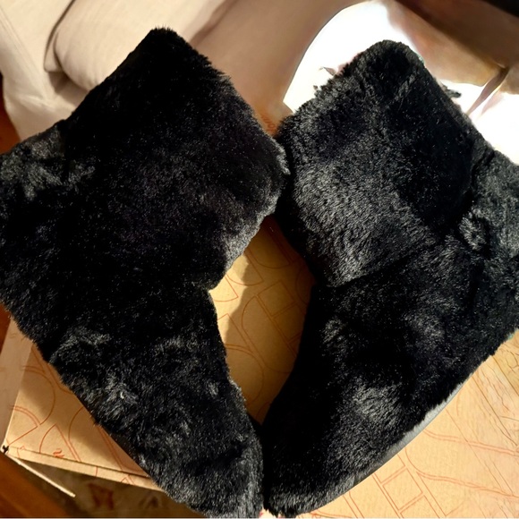Freedom Moses Black Faux Fur Boots - Picture 3 of 7